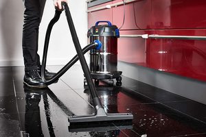Blaupunkt WD5000 Wet and Dry Vacuum Cleaner in use.